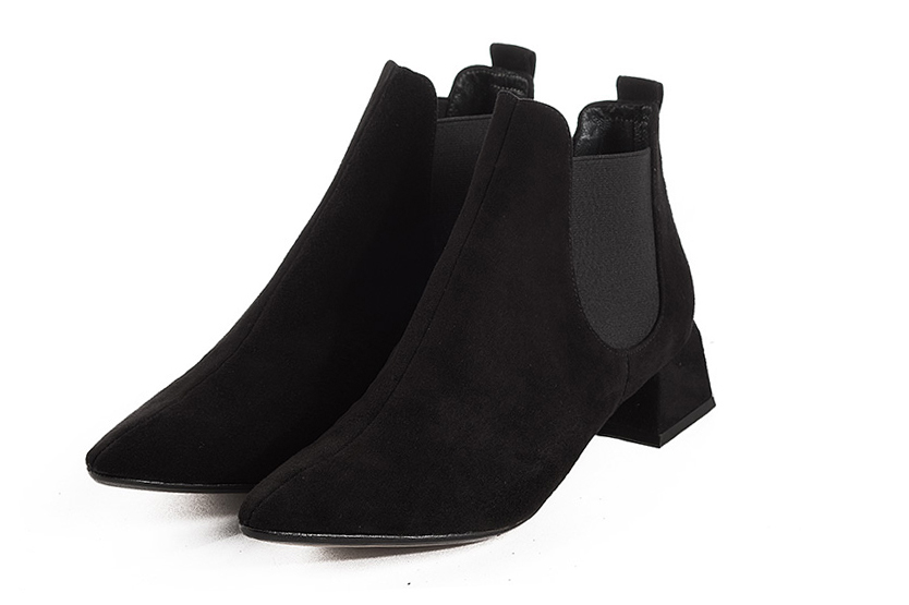 Matt black women's ankle boots, with elastics. Tapered toe. Low flare heels. Front view - Florence KOOIJMAN